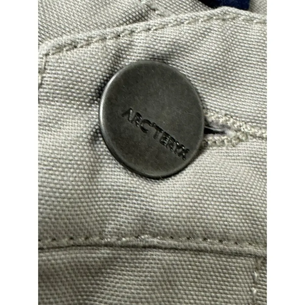 Vintage Arcteryx Men's 32 Beige Techical Utlity Cargo Short Gorpcore Outdoor